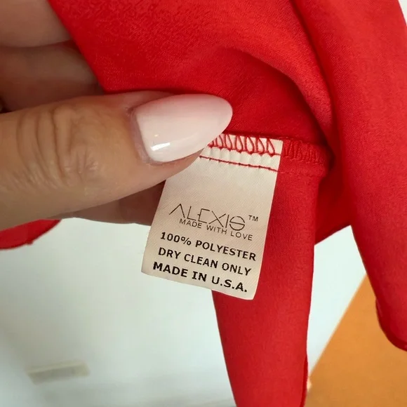 Alexis Sleeveless V-Neck Top - Picture 5 of 7